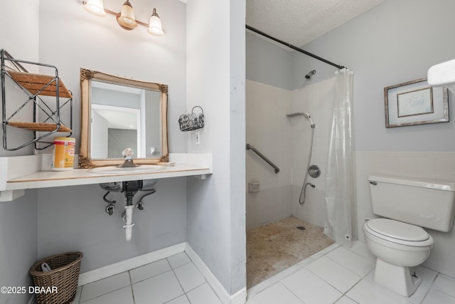 840 Center Ave Unit 21, Holly Hill, FL 32117 - bathroom with a sink, toilet, a textured ceiling, tiled shower, and tile patterned flooring