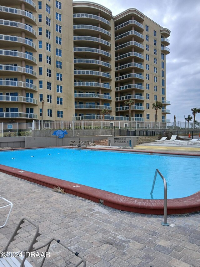 view of swimming pool