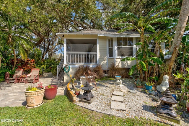 view of front of property featuring a patio