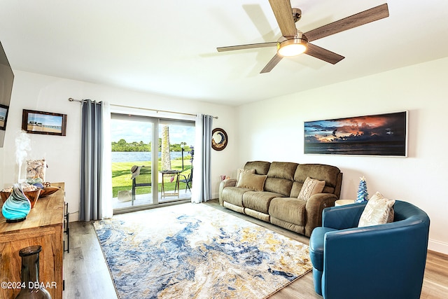 living room featuring light hardwood / wood-style floors and ceiling fan