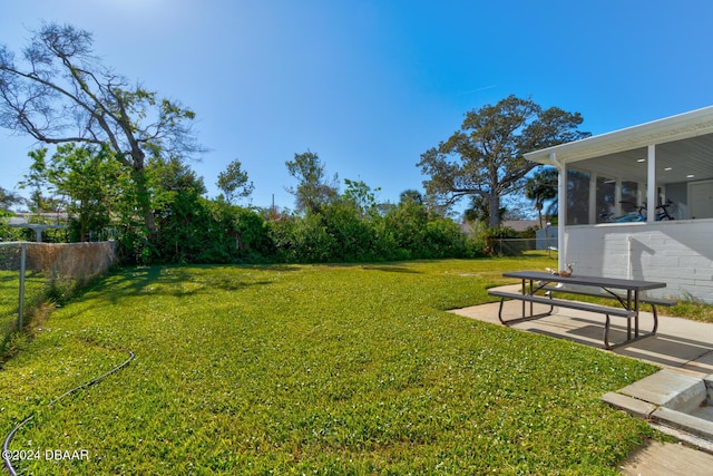 view of yard featuring a patio