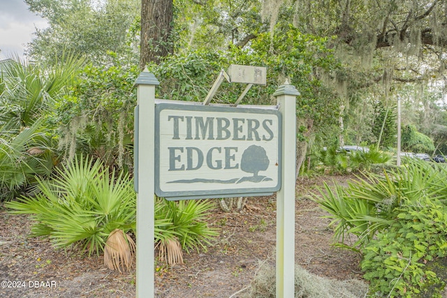 view of community / neighborhood sign