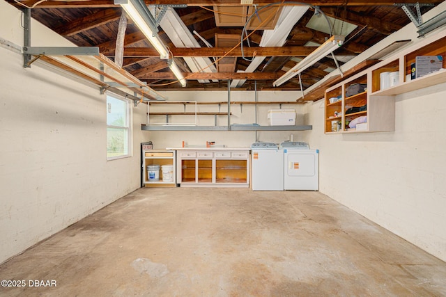 garage with washing machine and dryer