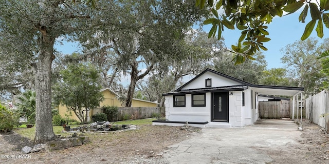 view of front of property featuring a carport