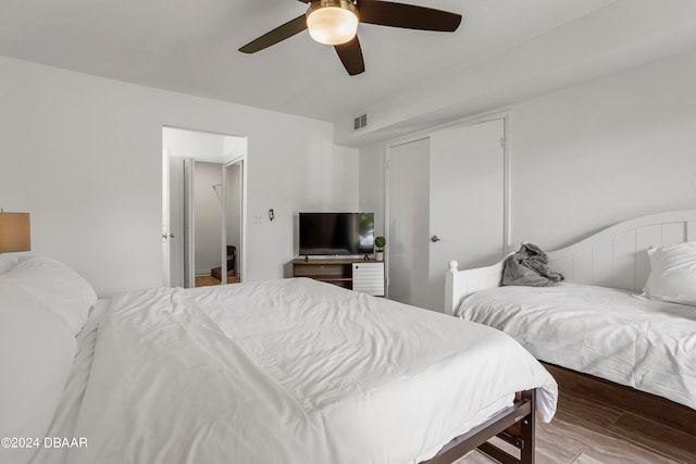 bedroom with a closet, light hardwood / wood-style flooring, and ceiling fan