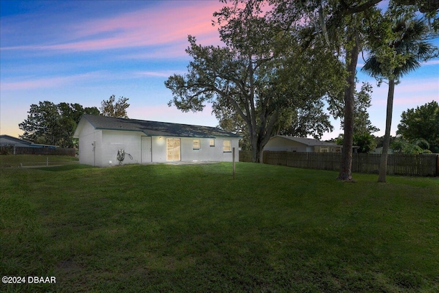 view of yard at dusk