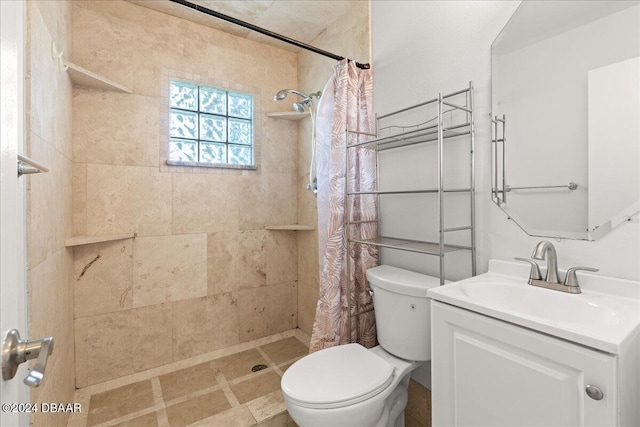 bathroom with toilet, a shower with curtain, and vanity