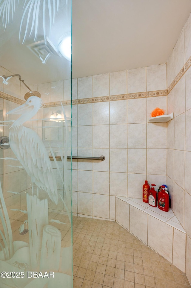 full bathroom featuring tiled shower