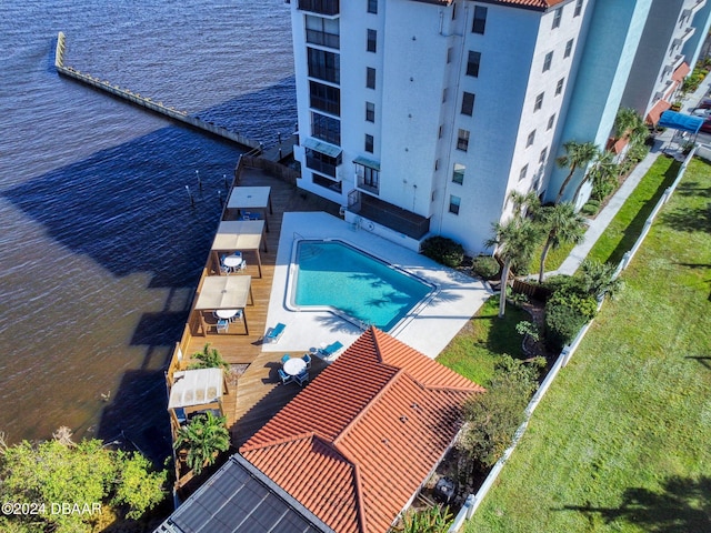 bird's eye view with a water view