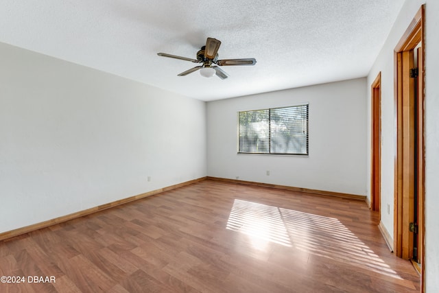 unfurnished bedroom with a textured ceiling, light hardwood / wood-style floors, and ceiling fan