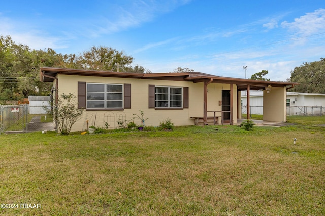 view of front facade with a front yard