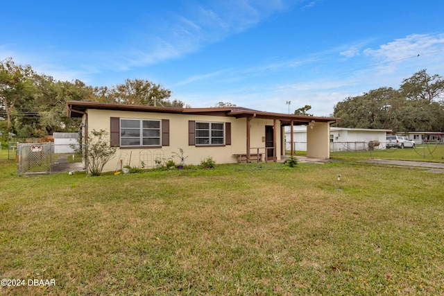 view of front of property with a front yard