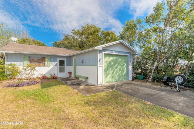 ranch-style home featuring a front lawn