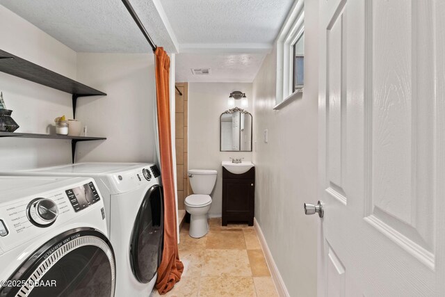 208 Pine Cone Trl, Ormond Beach, FL 32174 - laundry area featuring baseboards, washing machine and clothes dryer, and a textured ceiling