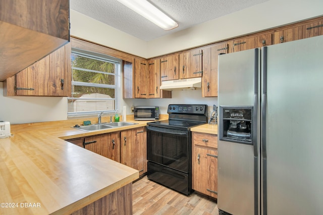 kitchen featuring sink, stainless steel fridge with ice dispenser, black electric range oven, a textured ceiling, and light wood-type flooring