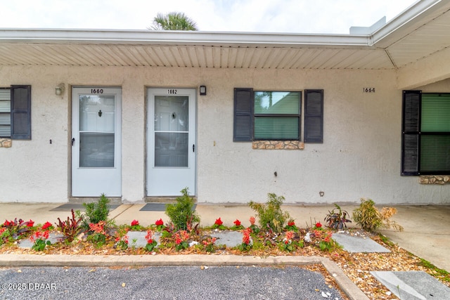 entrance to property featuring a porch