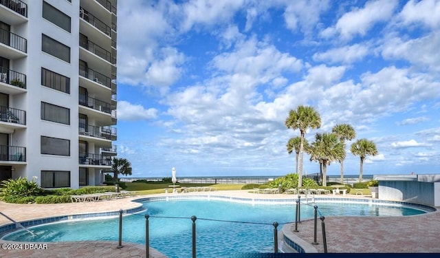 view of swimming pool featuring pool water feature