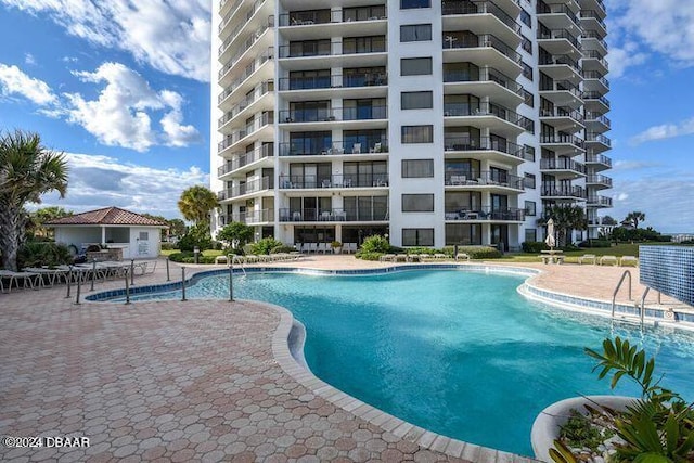 view of swimming pool featuring a patio area