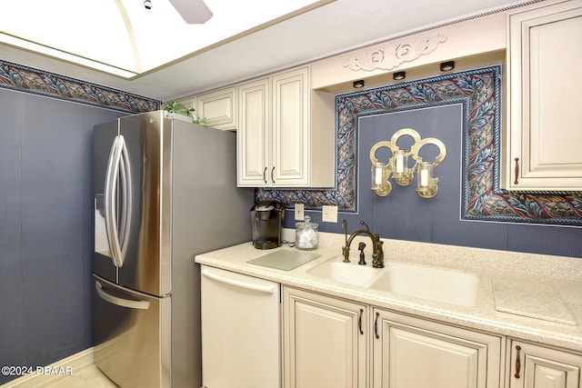 kitchen with stainless steel refrigerator with ice dispenser, sink, cream cabinetry, dishwasher, and ceiling fan