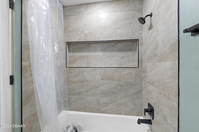 bathroom featuring shower / tub combo