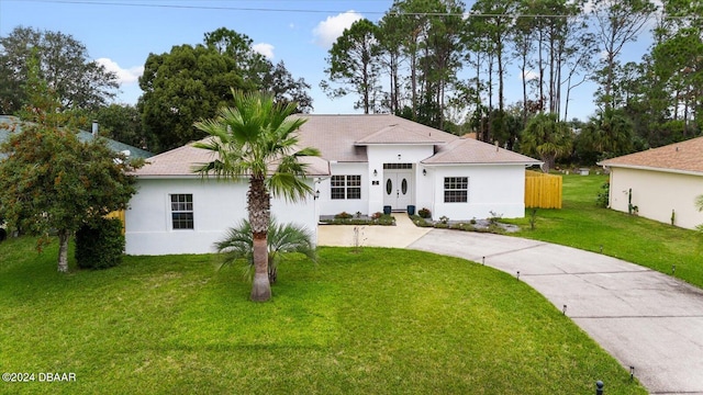 view of front of house featuring a front yard