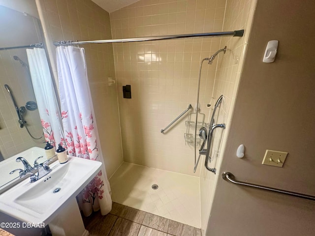 528 Crooked Stick Dr, Daytona Beach, FL 32114 - bathroom featuring tiled shower and tile patterned flooring
