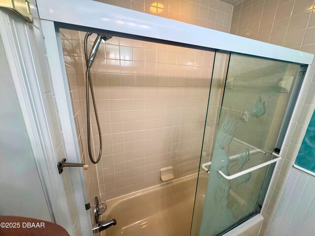 528 Crooked Stick Dr, Daytona Beach, FL 32114 - full bath with combined bath / shower with glass door
