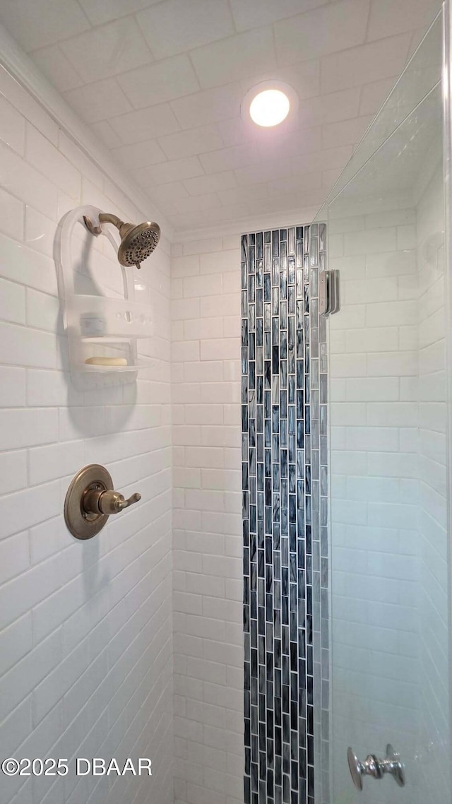 70 Ocean Shore Dr, Ormond Beach, FL 32176 - bathroom featuring tiled shower