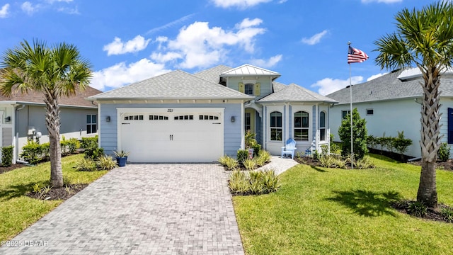 view of front of property featuring a front yard and a garage