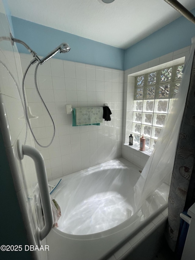 6037 Hickory Grove Ln, Port Orange, FL 32128 - bathroom with shower / bath combo with shower curtain
