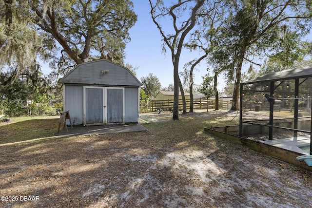 view of yard featuring a storage unit