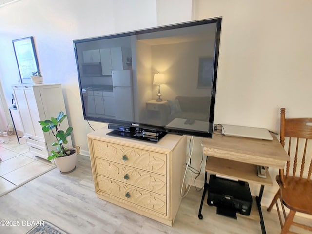 room details featuring hardwood / wood-style flooring