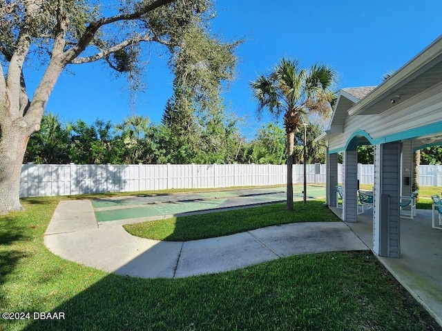 view of yard featuring a patio