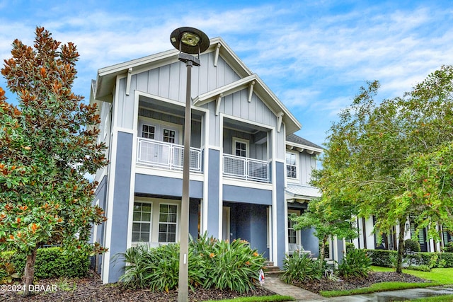 view of front of house with a balcony