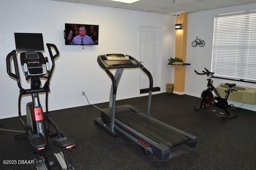 workout room featuring baseboards