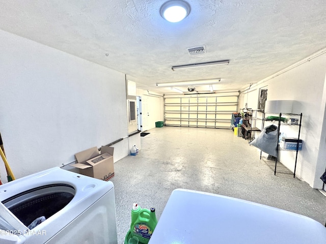 garage with washer / clothes dryer