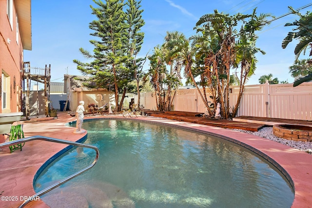 view of swimming pool