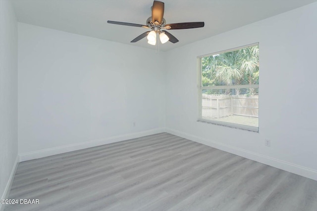 empty room featuring light hardwood / wood-style floors and ceiling fan