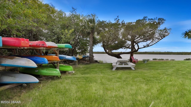 view of yard featuring a water view