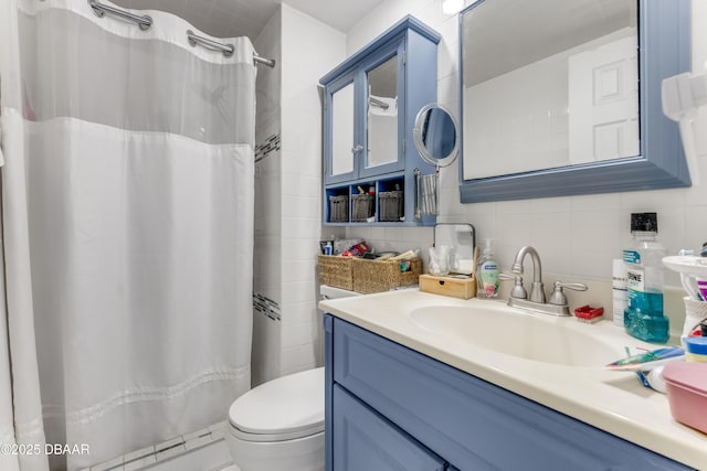 2800 N Atlantic Ave Unit 501, Daytona Beach, FL 32118 - bathroom with tile walls, vanity, a shower with shower curtain, and backsplash