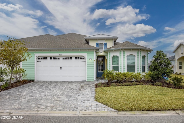 view of front of property featuring a garage and a front yard