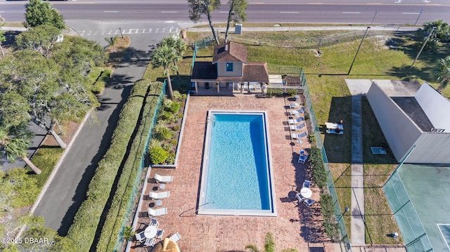 view of swimming pool