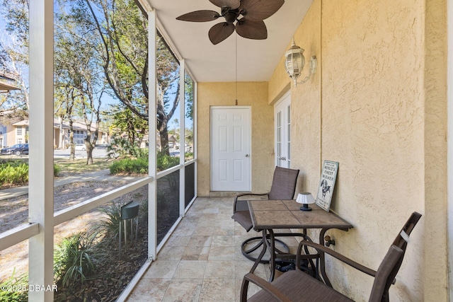 sunroom / solarium featuring a ceiling fan