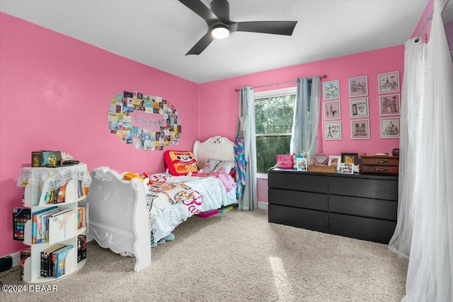 bedroom with ceiling fan