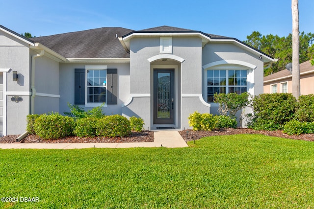 view of front of house with a front yard