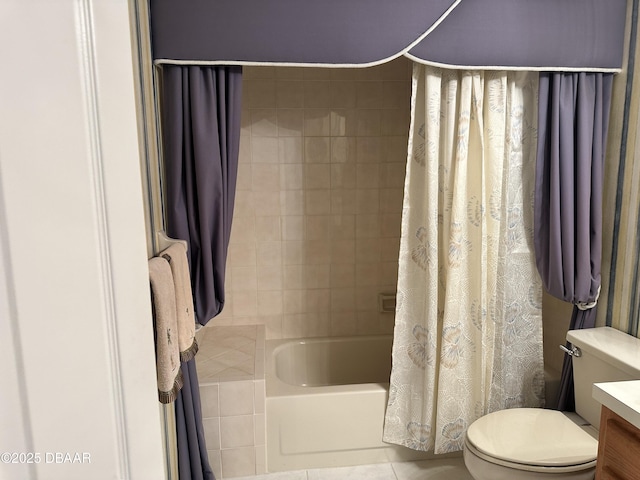 full bathroom featuring shower / tub combo with curtain, vanity, and toilet