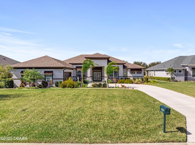 view of front of property featuring a front yard