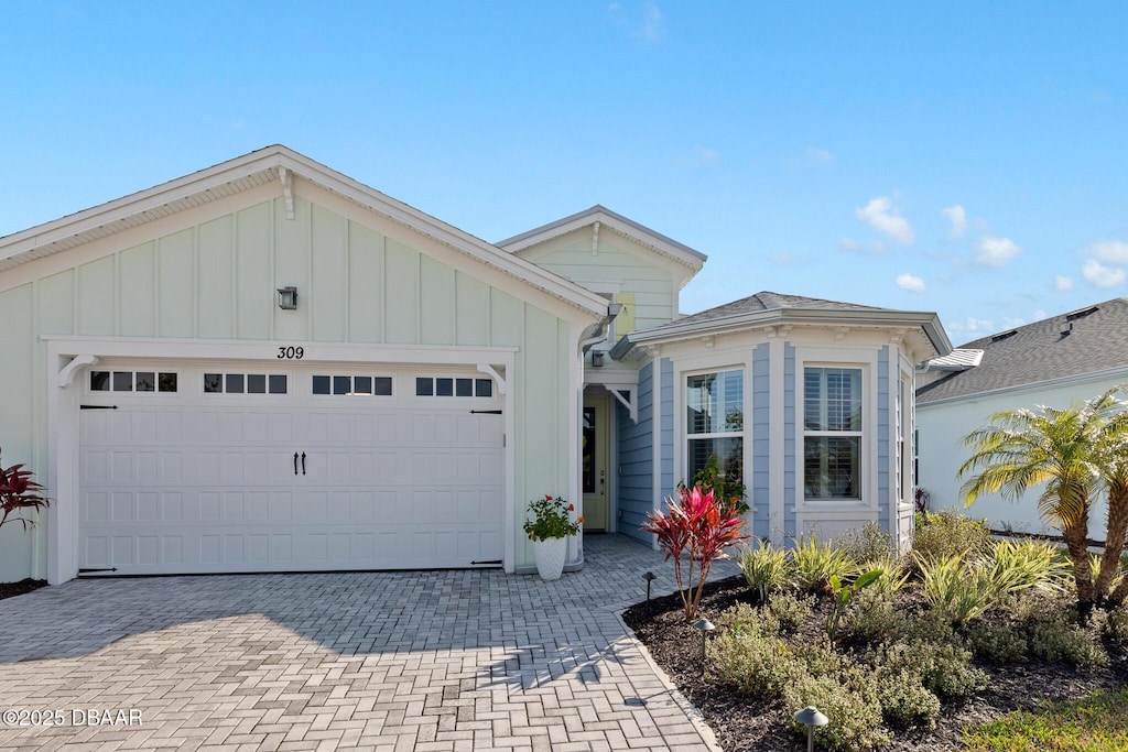 view of front of house featuring a garage