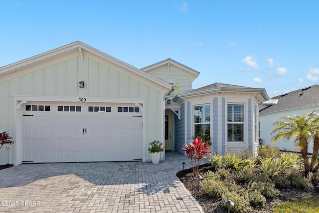 view of front of house featuring a garage