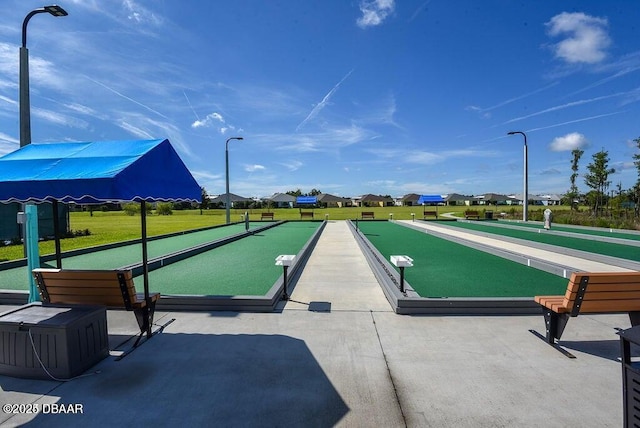 view of property's community featuring a residential view